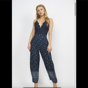 ❗️CLEARANCE ❗️ NAVY PAISLEYS PRINT OPEN BACK LACE TOP JUMPSUIT